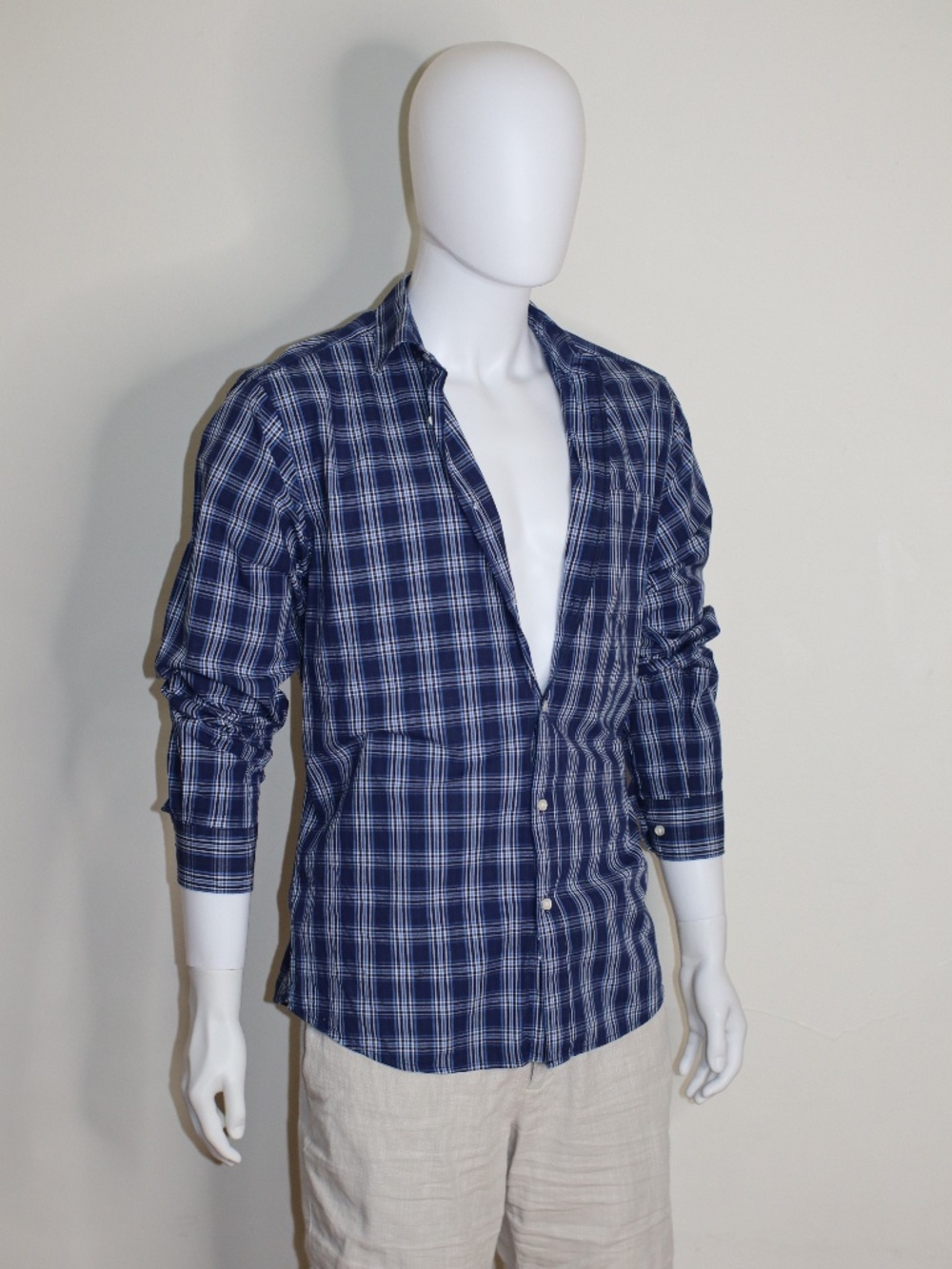 Stylish Blue Plaid Summer Shirt with a Relaxed Fit